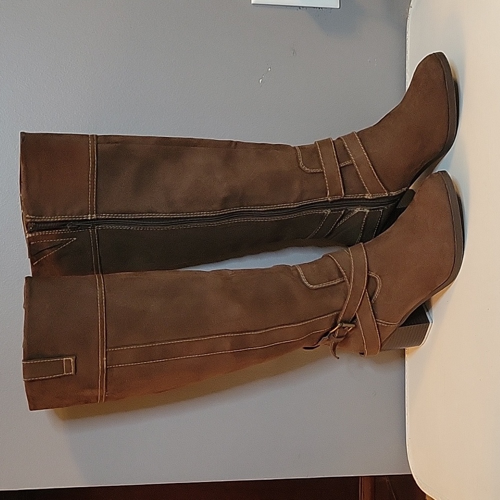 Brown Knee High Boots with Chunky Heel and Soft Suede Size 9 EUC
